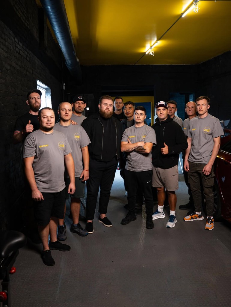 Ученики в мастерской